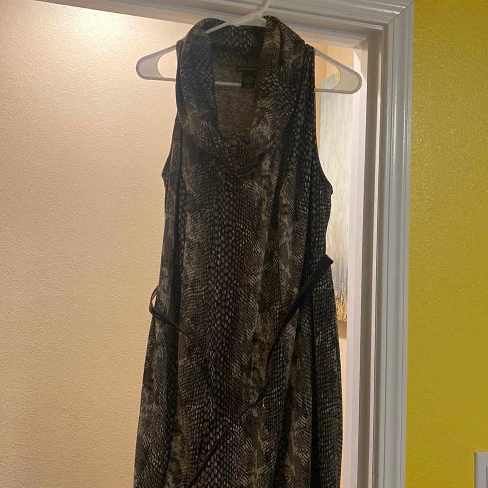 Dress, sleeveless cowelneck